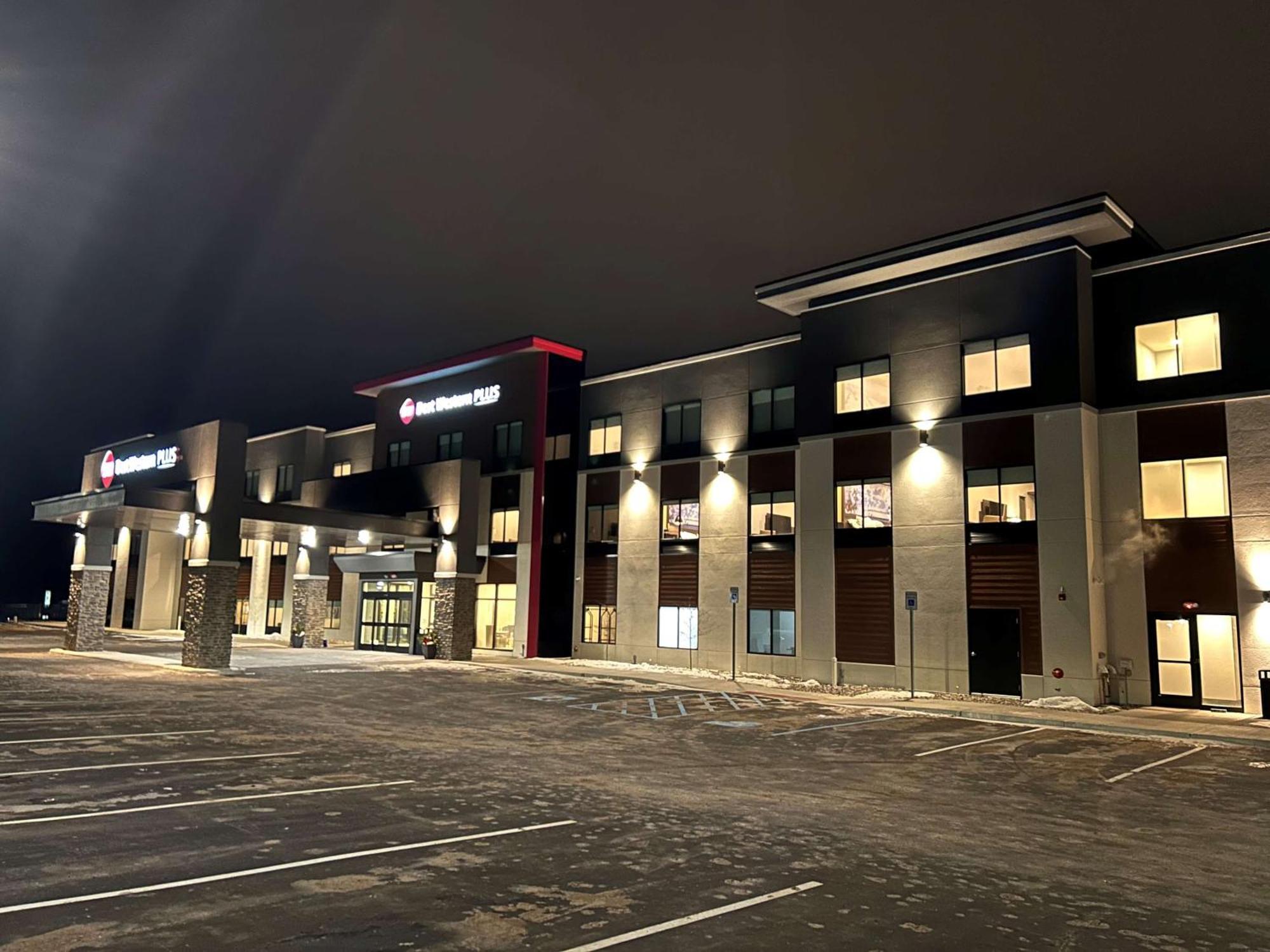 Best Western Plus Marquette Hotel & Suites Exterior photo