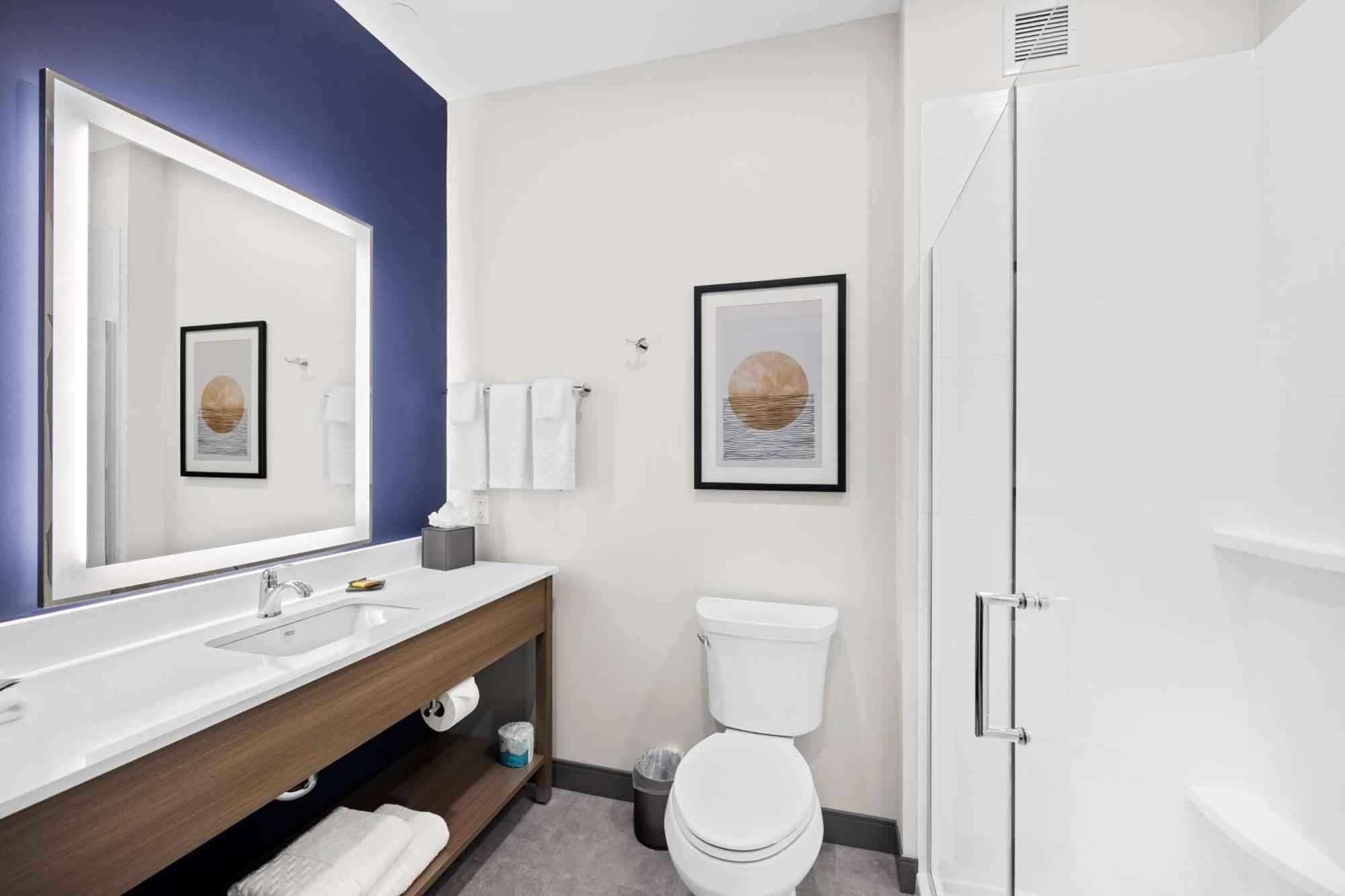Best Western Plus Marquette Hotel & Suites Exterior photo